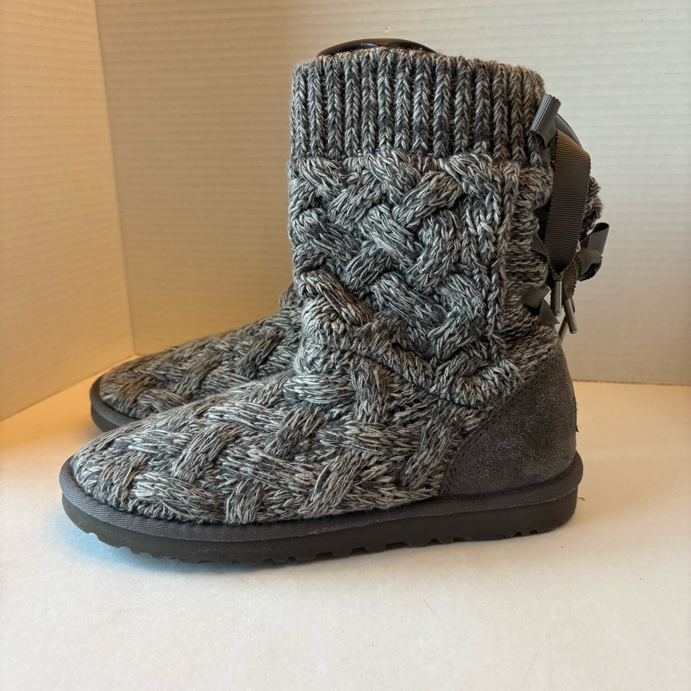 Ugg Australia Gray Cable Knit Lace Boots, Women’s size 7